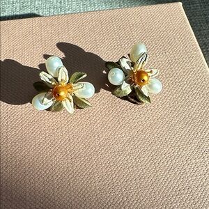Chic Floral Pearl Earrings with Gold Accents